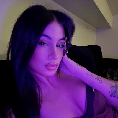 caroltileka's profile picture. 