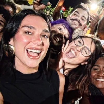 DesirreAndrade's profile picture. Criadora de conteúdo. Aqui, falo mais sobre Reality Show, nas outras redes falo sobre shows e festivais ⭐️ @ divasuburbana