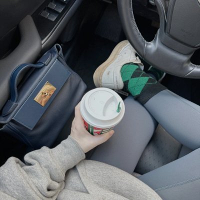 hhwlazhao's profile picture. 安定したキャッシュフローが出る会社を中心に投資。長期でじっくり育てるスタイルです。
日本🇯🇵とアメリカ🇺🇸を旅して、自由と無限の可能性を感じる 🌈