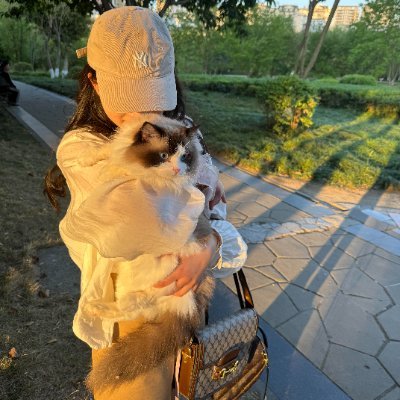 pyvuk5's profile picture. 私は台湾出身で、今年35歳です。暗号資産のアナリストであり、投資家でもあります。趣味は旅行で、これまでにスウェーデンやタイに行きました。姉は日本人と結婚して日本に住んでいるので、次の目標は日本へ行くことです。日本の友達と出会えたら嬉しいです。マーケティングアカウントや詐欺師の方はご遠慮ください。