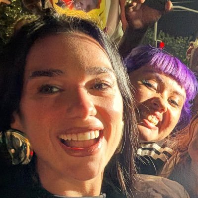 debritass's profile picture. escrevo besteiras mas por incrível que pareça eu sou jornalista // nas horas vagas componho pra @TocannaOficial