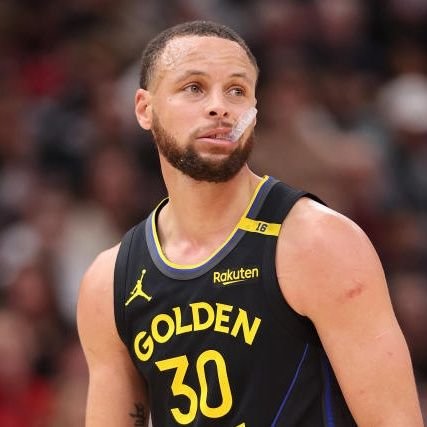 Rennydidthat's profile picture. 👑👑👑