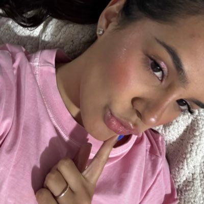 DiovannaBorges's profile picture. may every evil eye in your life go blind 🪬