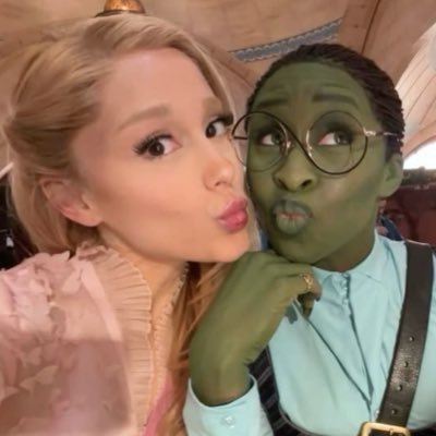 dayasrussell's profile picture. lesbianism