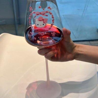 hvaluvd's profile picture. 私は旅行が大好きで、これまでにヨーロッパのいくつかの国を訪れ、古い街並みから近代的な都市まで歩き回り、そのたびに多くの収穫がありました。今、私が最も楽しみにしているのは日本を訪れ、その文化や生活のリズムを実際に体験することです。