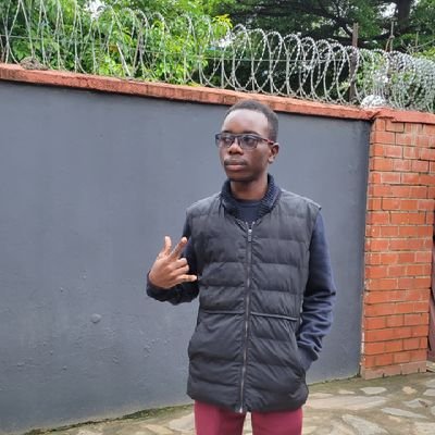 IamYako101's profile picture. Instagram: https://t.co/KuVTdzwyFE
LinkedIn: https://t.co/oAwU3wim0s