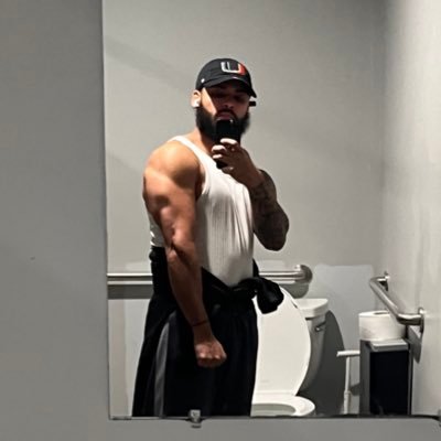 Justsimplyrob_'s profile picture. Alumnus @UnivMiami | Options Trader, Investor, & Sports Betting @UFC