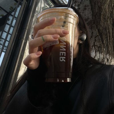 Lullaby_y1's profile picture. 私は常に成長し続けたいと思っています📈、 お金の面だけでなく、心の面でも、 知的で独立し、同時に人生を楽しむことを知っている女性でありたいのです
#互関 #互fo