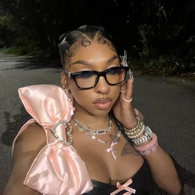 4341229148304b2's profile picture. I am a trans girl