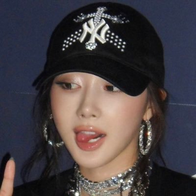 imvy38's profile picture. 20+ | I love art and I love looking at it ദ്ദി ˉ͈̀꒳ˉ͈́ )✧ | RT MACHINE | MULTI | 🔞