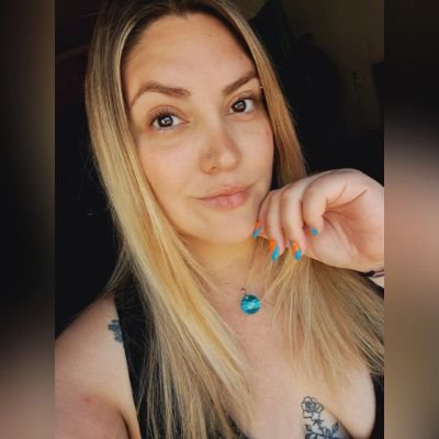 brem28z's profile picture. Mamá luchona 👩‍👦
Enamorada de Ale 😍 
Amante de los 🐈‍⬛ 
Fan de Los Simpsons 🍩