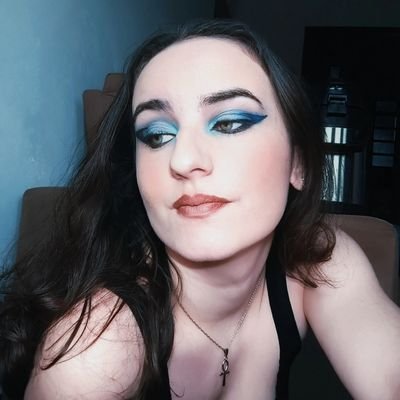 nandacequinel_'s profile picture. Faço indicações e posto sobre as vozes da minha cabeça aqui