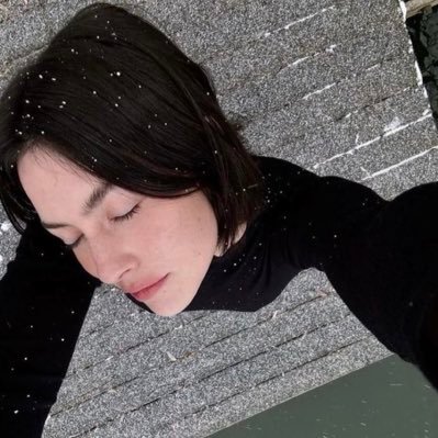 vousrevenez's profile picture. always, honestly, truly, completely