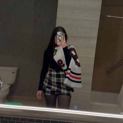 nhlkrystal's profile picture. 25 | chicago | hockey |