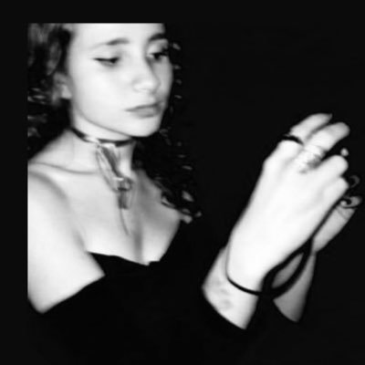 synestaysia's profile picture. infinite jest; dama da noite;  animal arisco // looking for soul food and a place to eat 🌙⚢