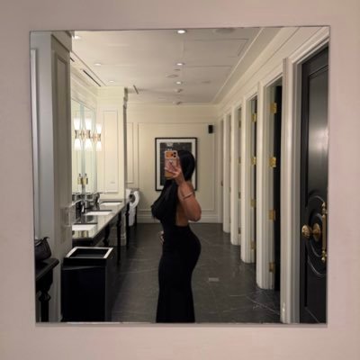 digitalgyal's profile picture. 