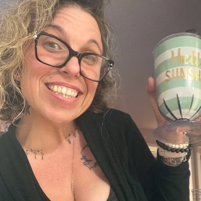 luvahiney's profile picture. ♏ Scorpio season year-round 💖 Psychology Nerd ☀️ Spiritual Alchemy✨Cosmic Truth 🪬Divine Garden Energy 🌿 AuDHD 🫶🏻 Do not follow if allergic to intensity ✌🏻