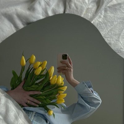 cuuuo_'s profile picture. ' أكتُب لأتنفّس ، لا ليُفهم ما أقول '