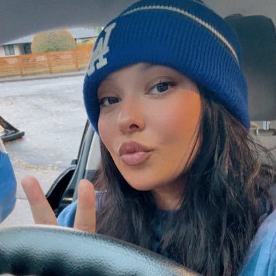 LakeShowLala's profile picture. | Mom x 2 | Coach | Blessed | Latina | 33 | OR | #MambaMentality #MambaForever #LakeShow #NBAtwitter #GoDucks🦆 #Dodgers #BoltUp #RCTID #DogMom