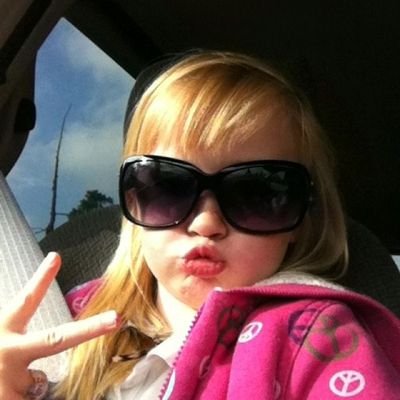 cooffeholic's profile picture. i hate managing money, i was born to splurge