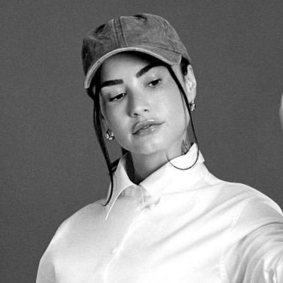 anistonxz's profile picture. eu, fernanda montenegro e um bom café ☕️