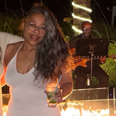 StellaBaby46's profile picture. ✊🏽”Democracy Defender”💪🏽🖤Proud “Boy Mom”❤️ A True Scorpio ♏️ That Loves a Good Convo😏💅🏽😉Let’s Get Into It!!  Newest “Bad Democrat” on the block🖤✊🏽💙😘