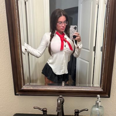 bad_KATtitude_'s profile picture. I’ve done a lot more for a lot less. ER trauma rn . Orange cat and fake boob enthusiast.