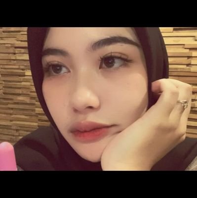 sunhelwina's profile picture. aged like fine wine 🍷