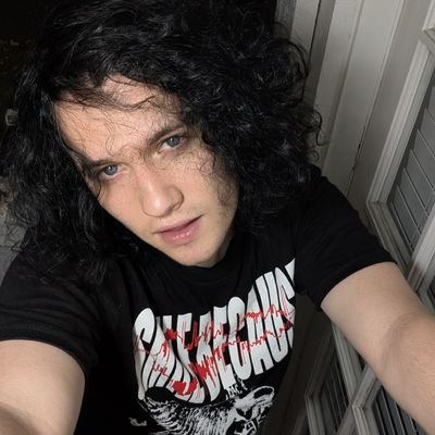 xtombstone_'s profile picture. hope you are doing well / 24 / taking life a day at a time 🚑