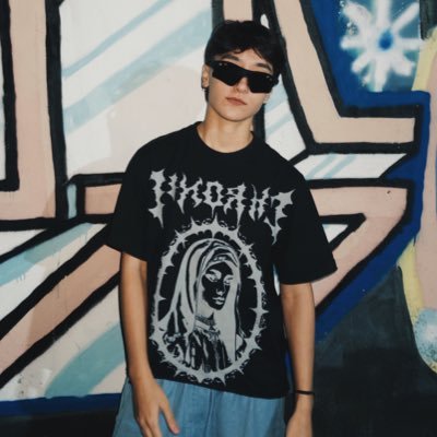 isaadiiniz's profile picture. 