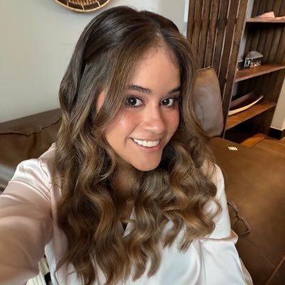 sussierave's profile picture. α girl who loves: chismeαr, lα ropα & comer deli