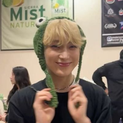 scarrdycatt's profile picture. eu i o keeho ouvindo shoegaze as 2 da manhã