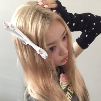 mokasgf's profile picture. you bitches can’t even spell payola