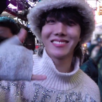 springdaysvn's profile picture. ot7 | airplane pt.2 enthusiast ⭑.ᐟ