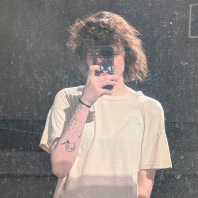 MyInternetCrush's profile picture. i’m in love with the pain!