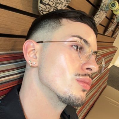 averydaintyboy's profile picture. 