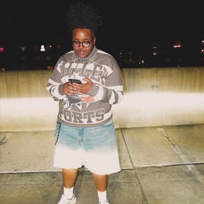 thatswildaf's profile picture. in between manic and sane