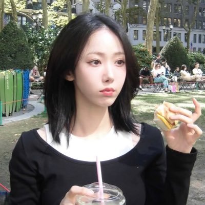 picsinb's profile picture. 