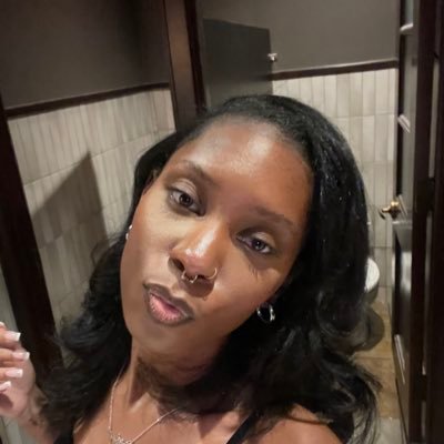 jquieraaa's profile picture. just a girl w the gift of gab🌻