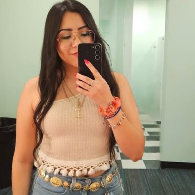 Hazelll_1128's profile picture. ⛱️ California girl in the Midwest 🌽