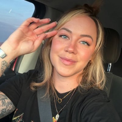 EMMZHYY's profile picture. Life happens. Eat donuts 🍩 Lift heavy 🏋️‍♀️I'm an awkward turtle 🐢 US Army