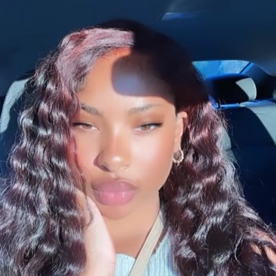 laceedollas's profile picture. somewhere between psychotic and iconic... ♓️ (Content Creator) 🤐