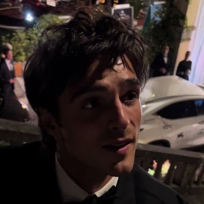 AElamiri16235's profile picture. north_african 
somehow so pretty but never enough