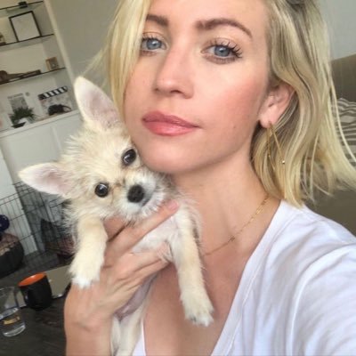 wlwlore's profile picture. brittany snow lovebot