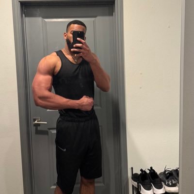 2EJames's profile picture. Entrepreneur. Stocks, fitness, sports