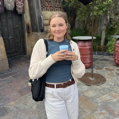 charlotteavra's profile picture. 