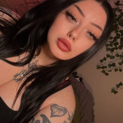 babysuzuya's profile picture. 🥀 pisces / tlou / horror / music / gaming / @babysuzuyapriv ⛓️