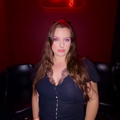 ItsDani_57's profile picture. 24| Salem, MA | Music Education ✨