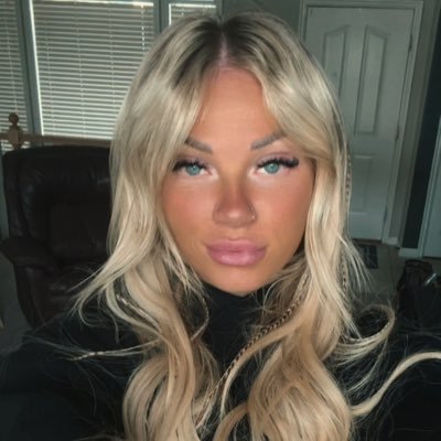 itznotriss's profile picture. your favorite hot mess