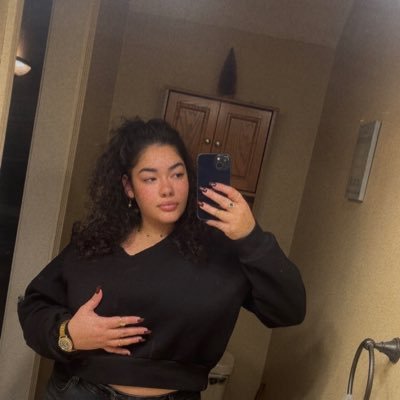 mariilov3's profile picture. Serving chaos, glam, and a side of debauchery. Don’t put me in a box, i’m not Nezuko #planthoarder #gamergirl #painter #certifiednerd 🎨🖌 🎮🌱🪴